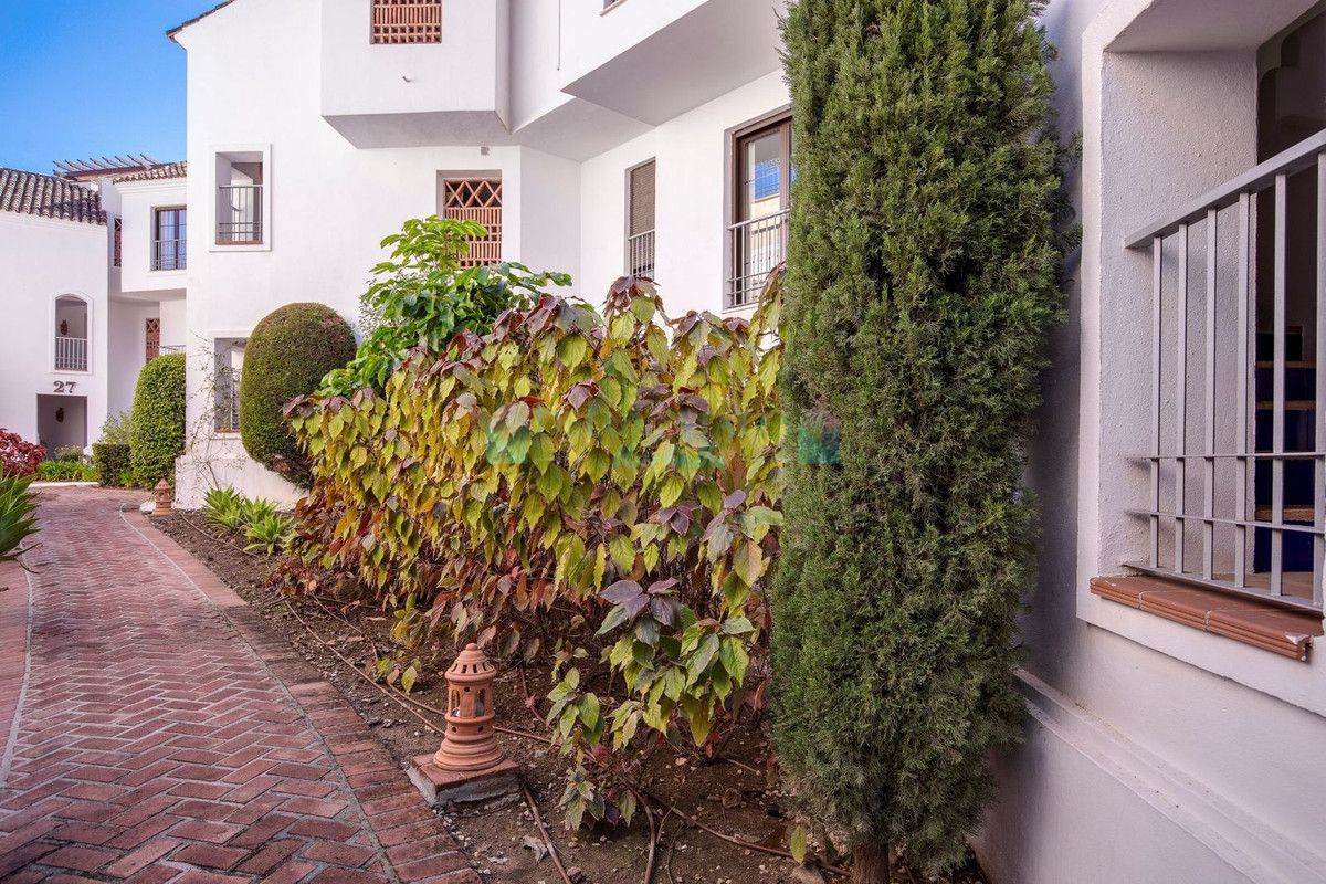 Ground Floor Apartment for sale in Los Arqueros, Benahavis