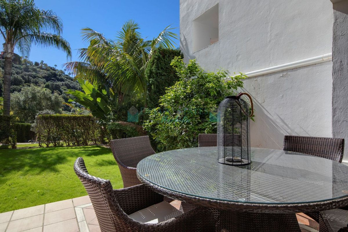 Ground Floor Apartment for sale in Los Arqueros, Benahavis