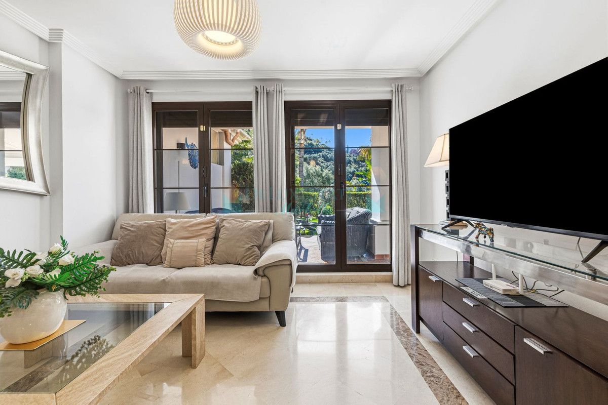 Ground Floor Apartment for sale in Los Arqueros, Benahavis