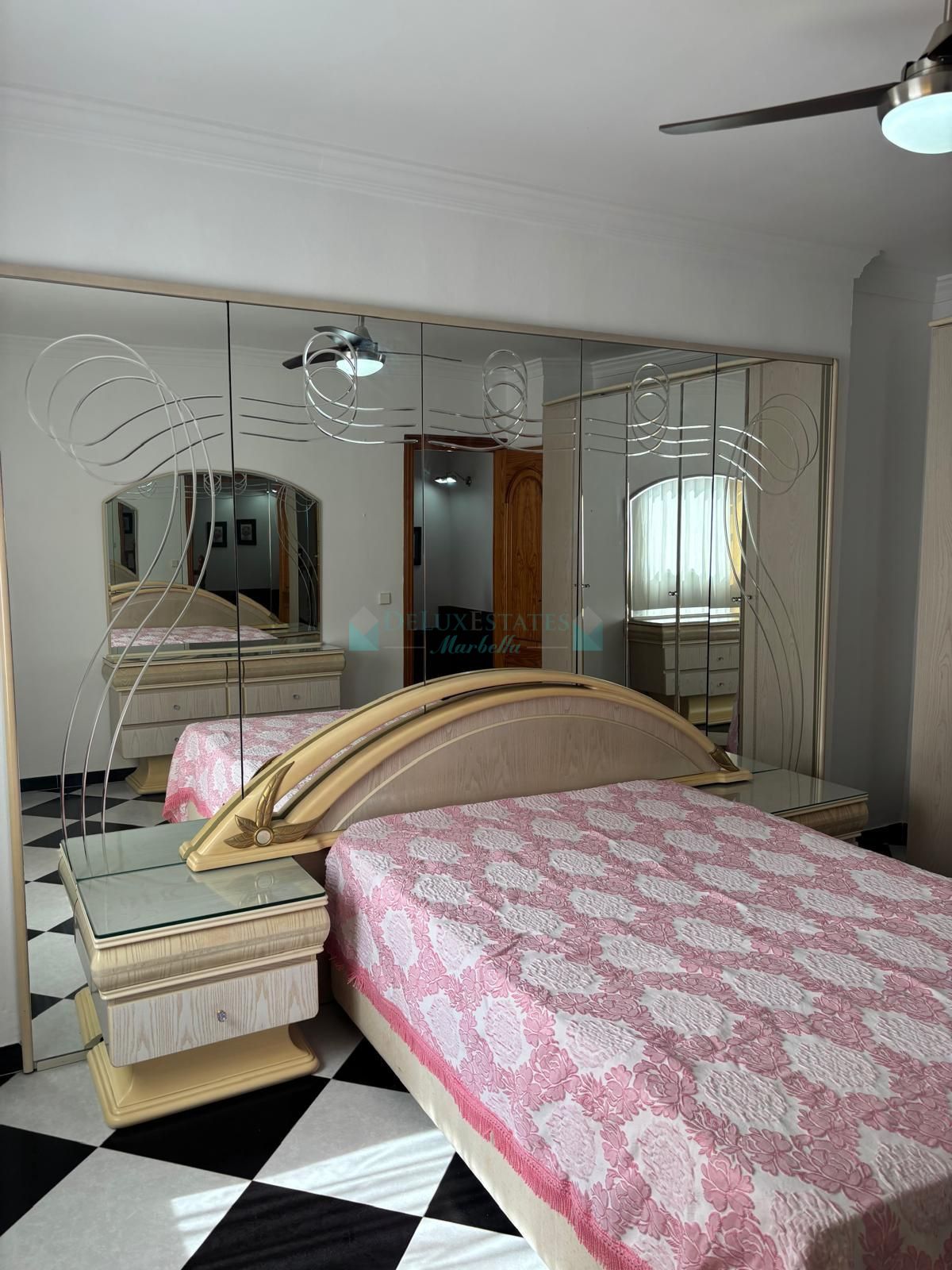 Town House for sale in Estepona