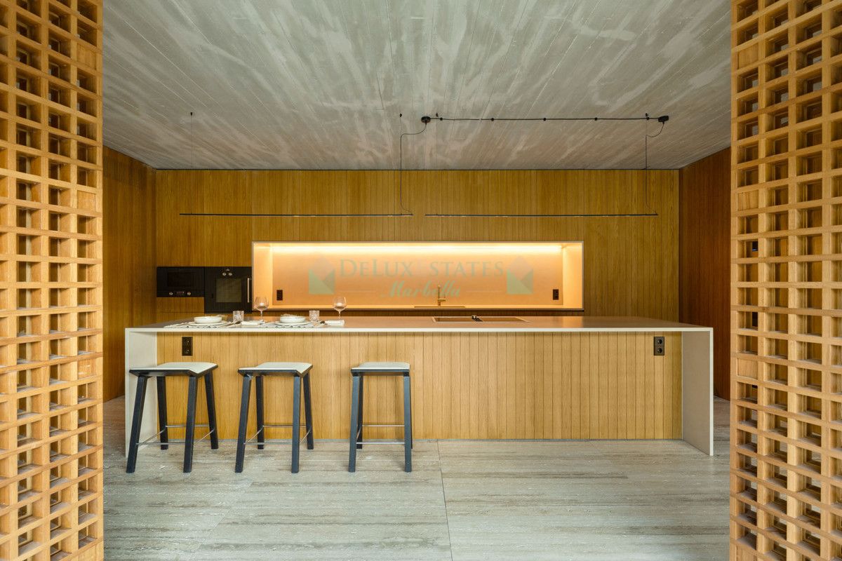 Villa for sale in El Madroñal, Benahavis