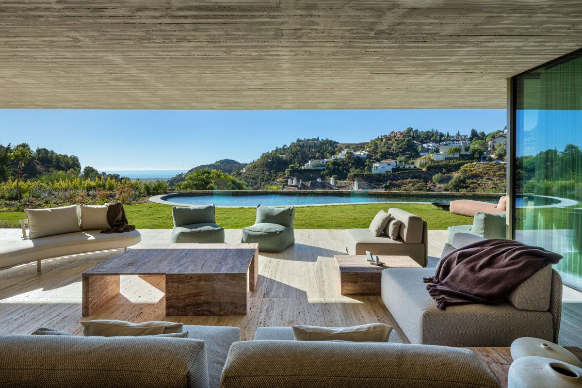 Villa for sale in El Madroñal, Benahavis