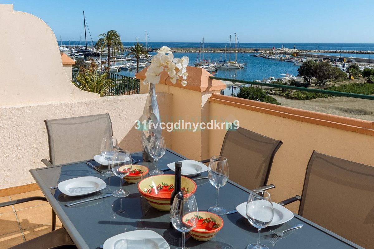 Town House for sale in Estepona