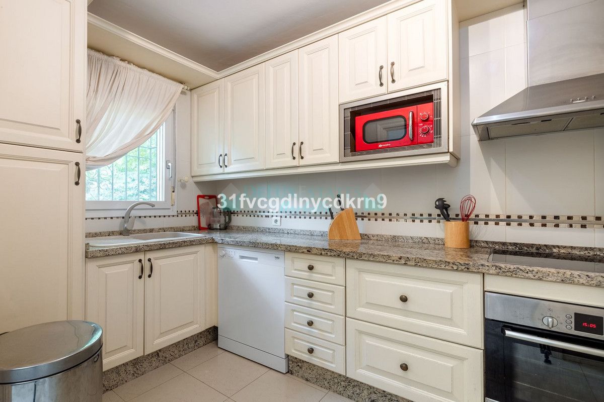 Town House for sale in Estepona