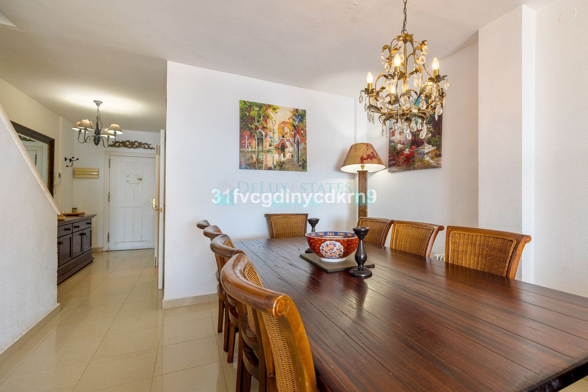 Town House for sale in Estepona