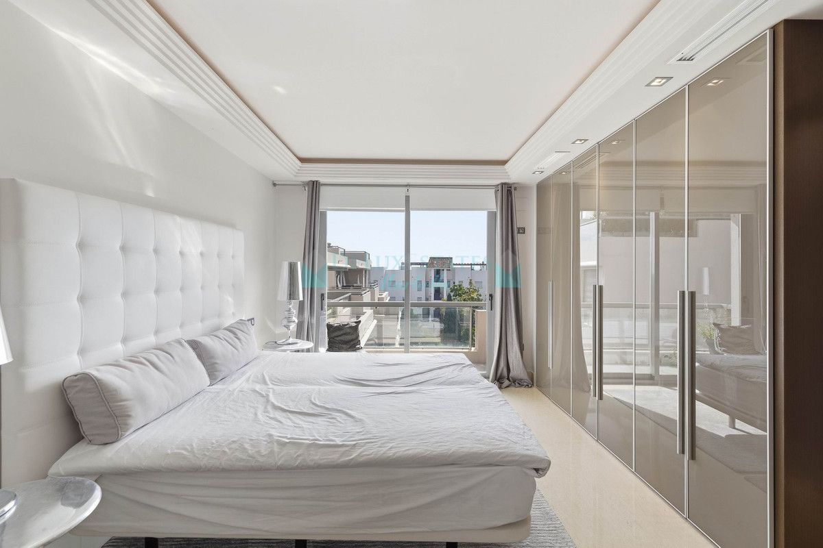 Apartment for sale in Los Arqueros, Benahavis