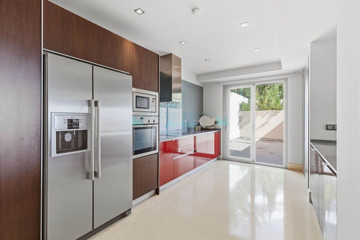 Apartment for sale in Los Arqueros, Benahavis