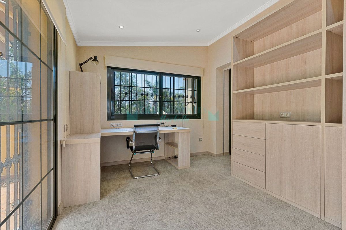 Villa for sale in Guadalmina Baja, San Pedro de Alcantara