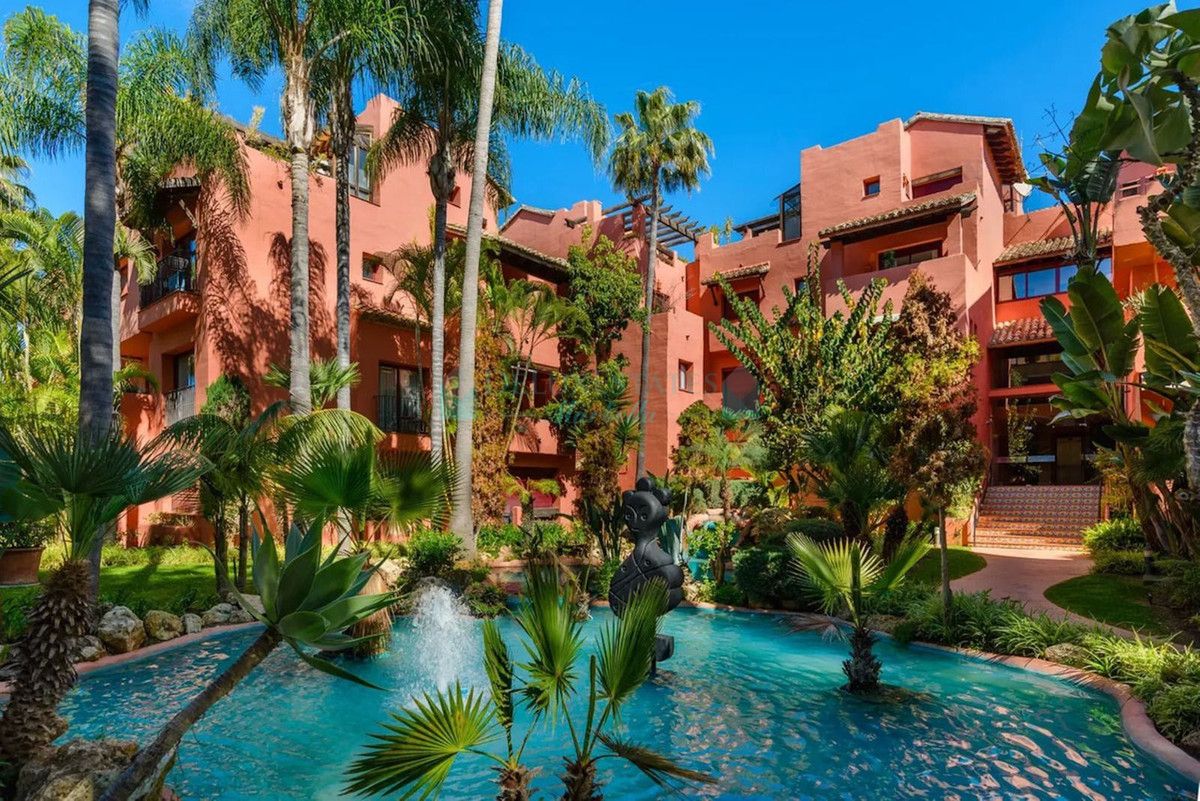 Apartment for sale in Elviria, Marbella East