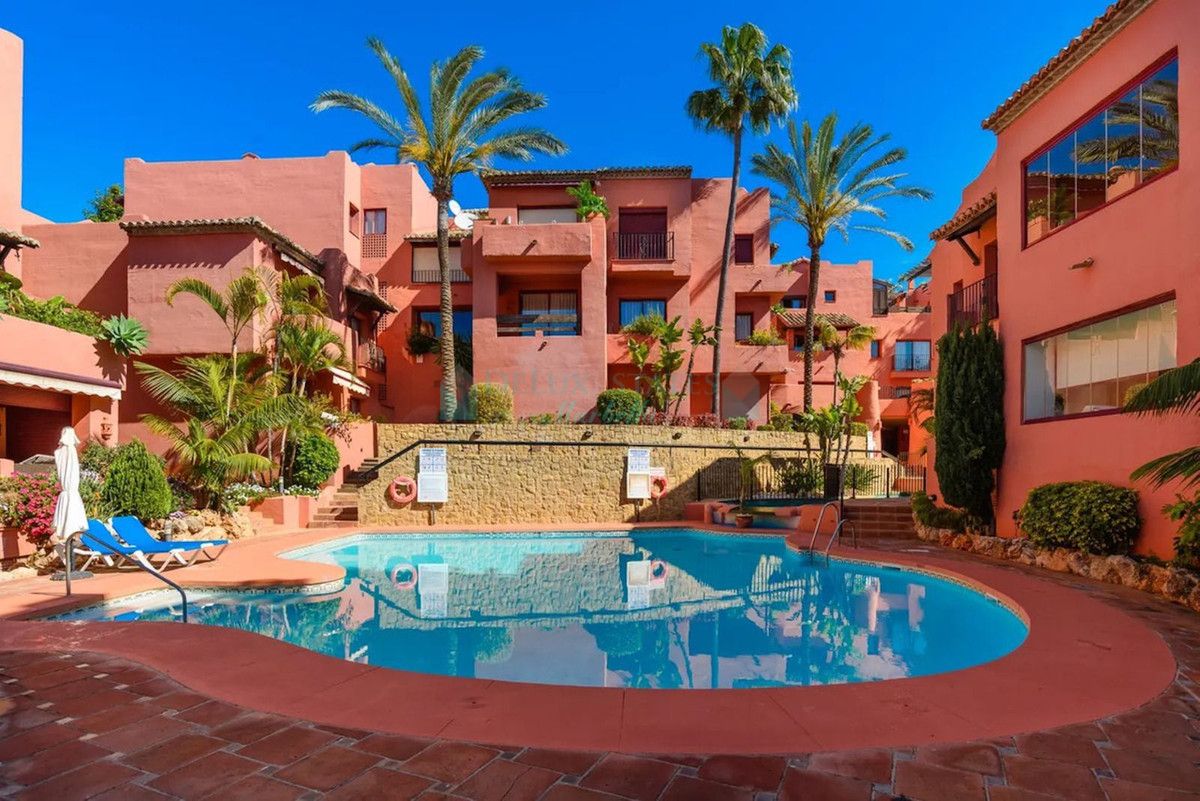 Apartment for sale in Elviria, Marbella East