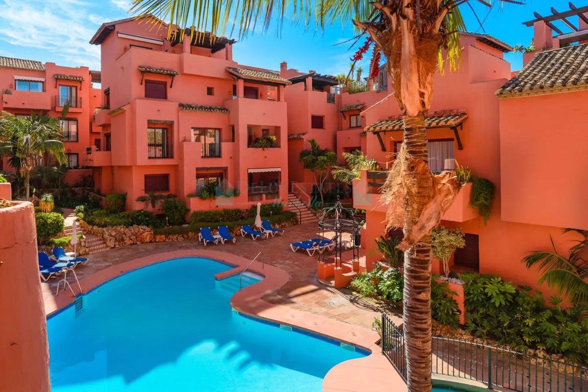 Apartment for sale in Elviria, Marbella East