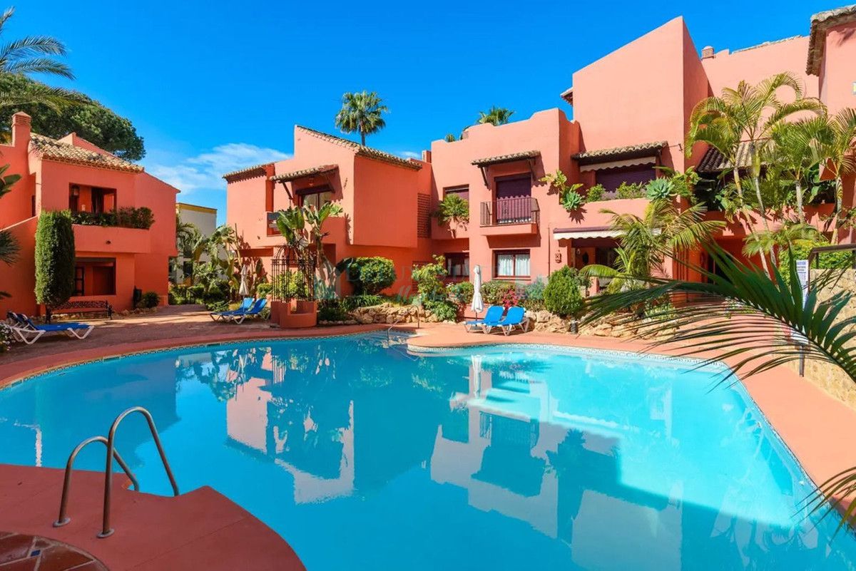 Apartment for sale in Elviria, Marbella East
