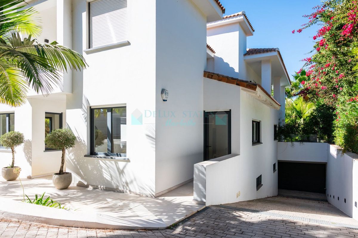 Villa for sale in Artola, Marbella East