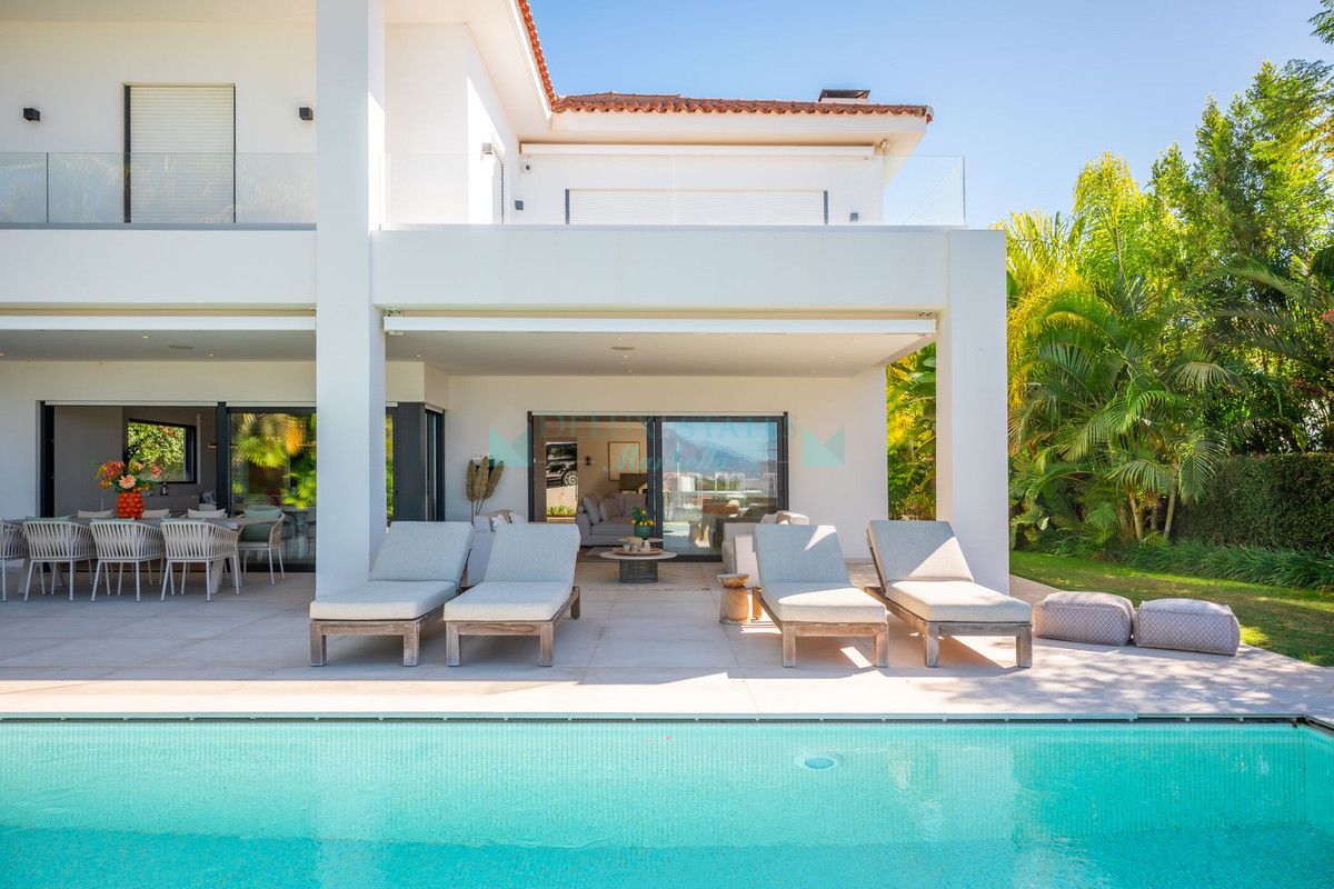Villa for sale in Artola, Marbella East