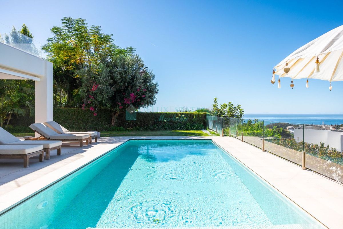Villa for sale in Artola, Marbella East