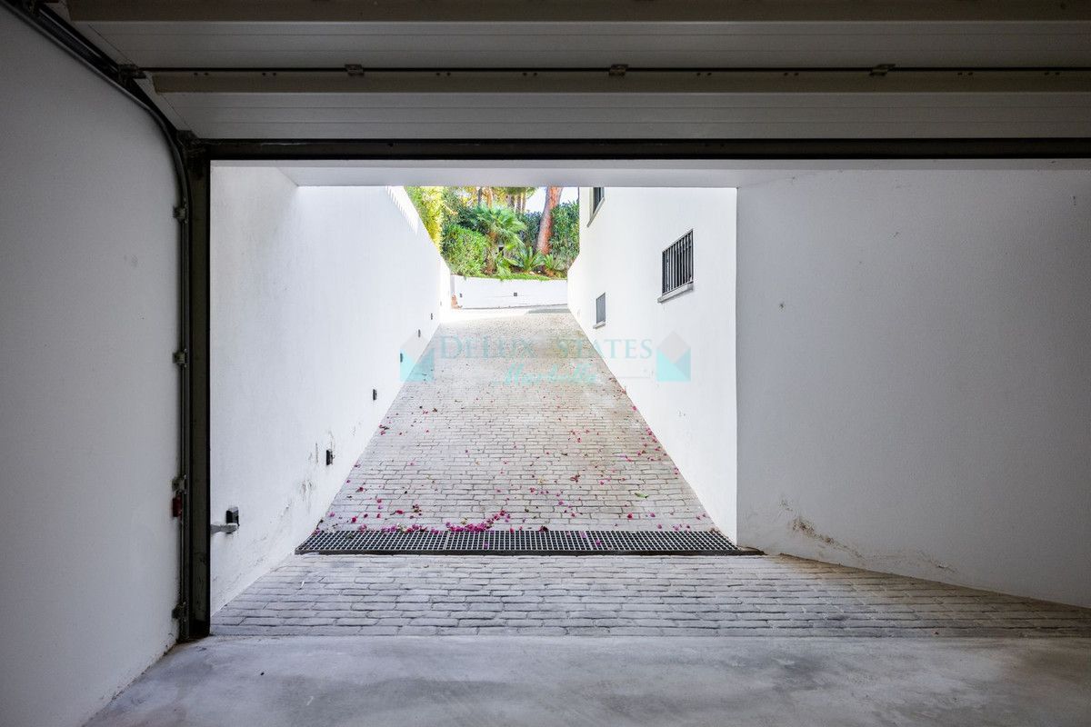 Villa for sale in Artola, Marbella East