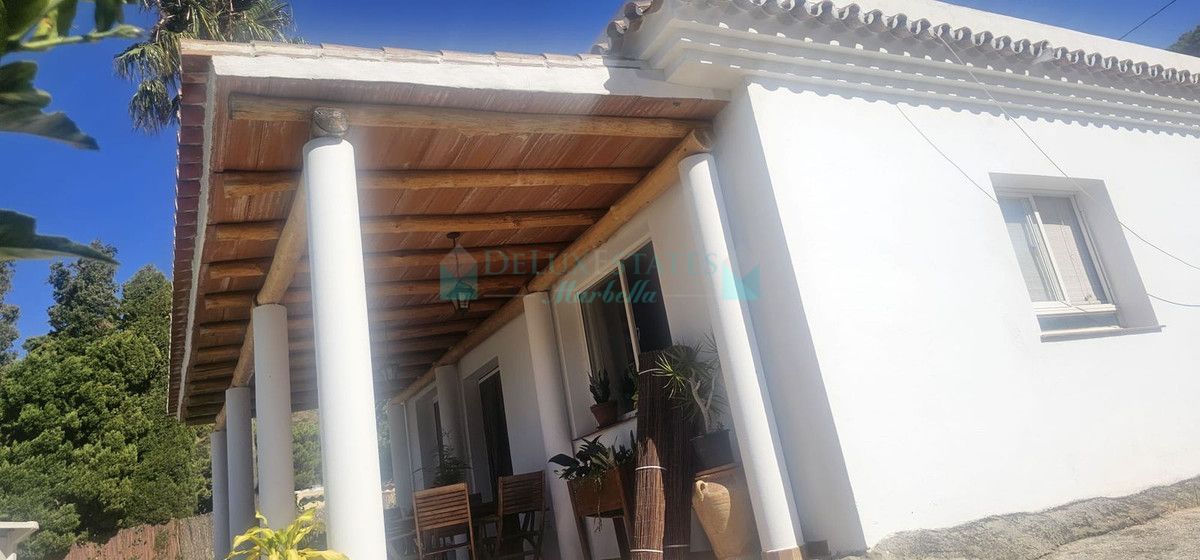 Finca for sale in Estepona