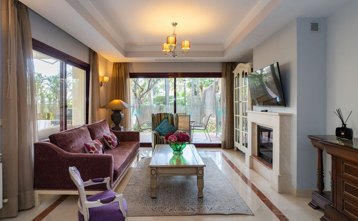 Town House for sale in Nueva Andalucia