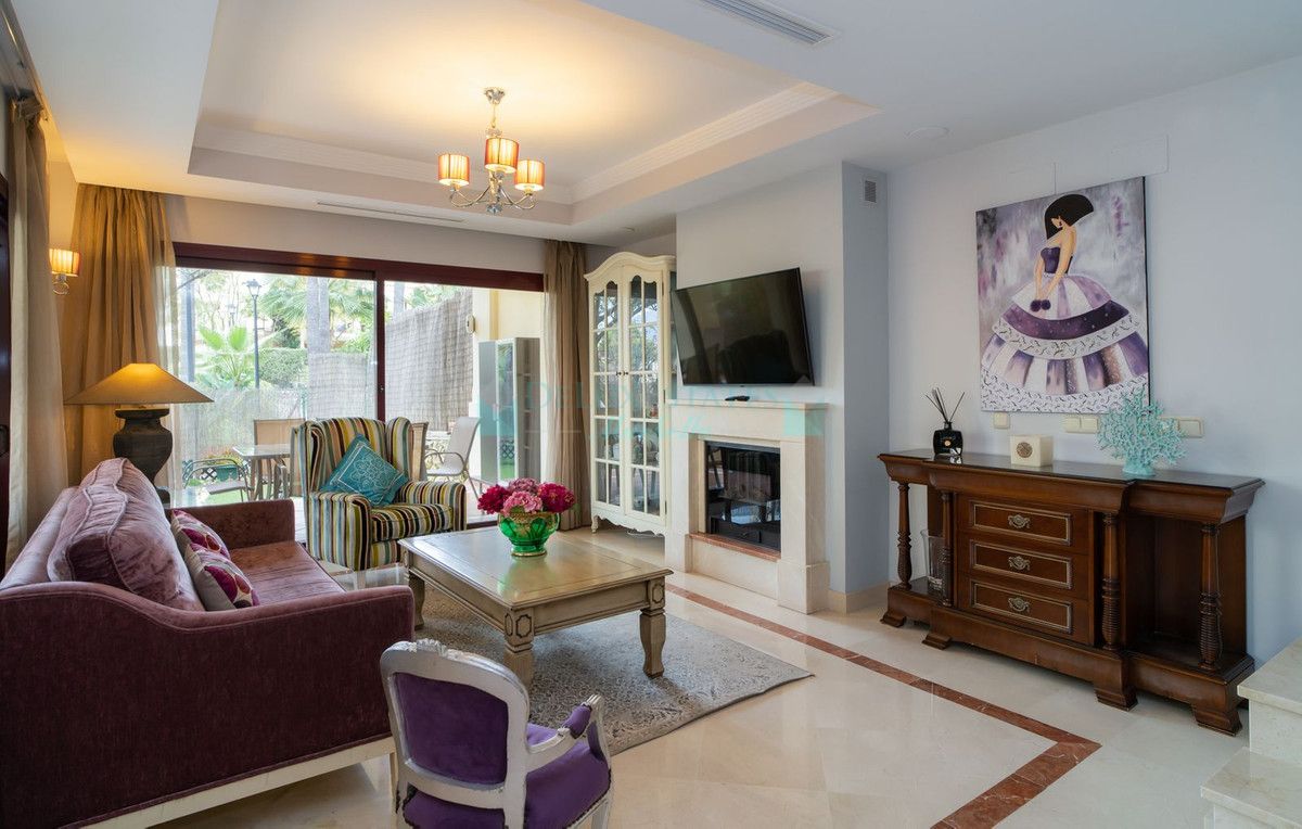 Town House for sale in Nueva Andalucia