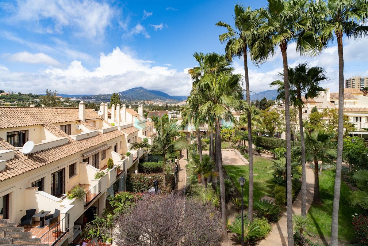 Town House for sale in Nueva Andalucia