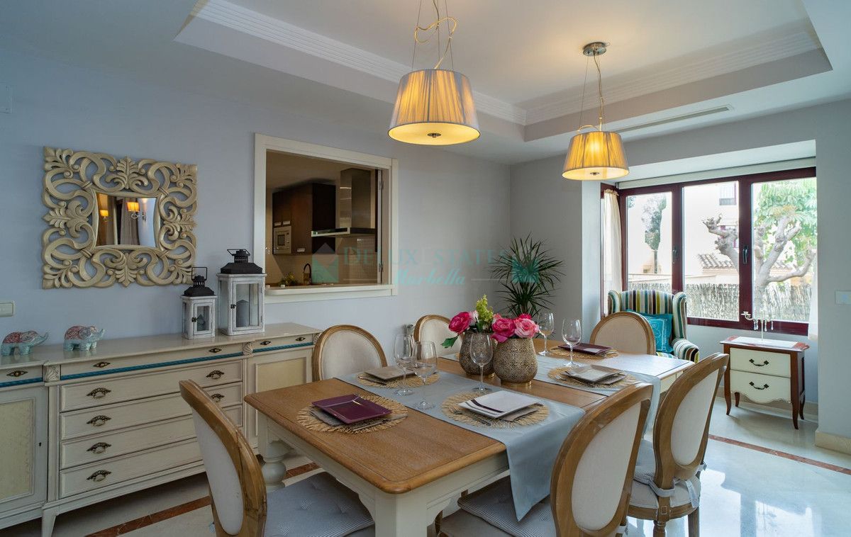 Town House for sale in Nueva Andalucia