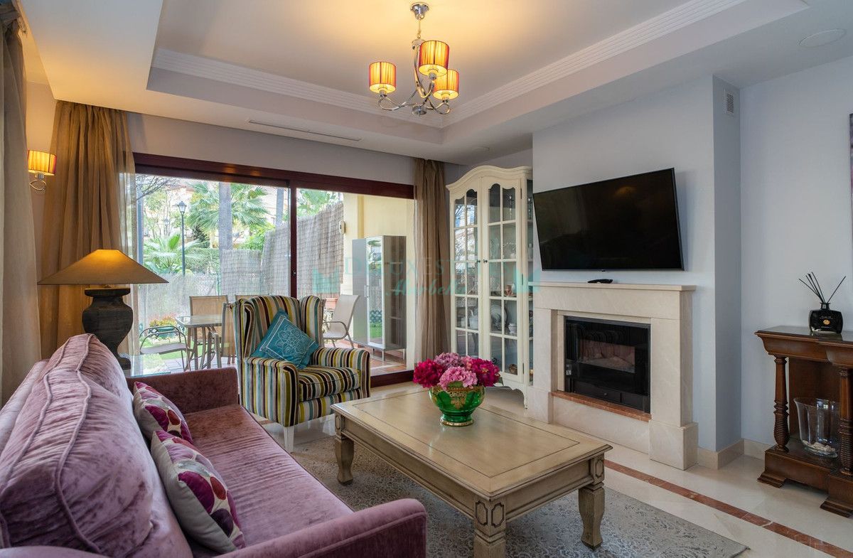 Town House for sale in Nueva Andalucia