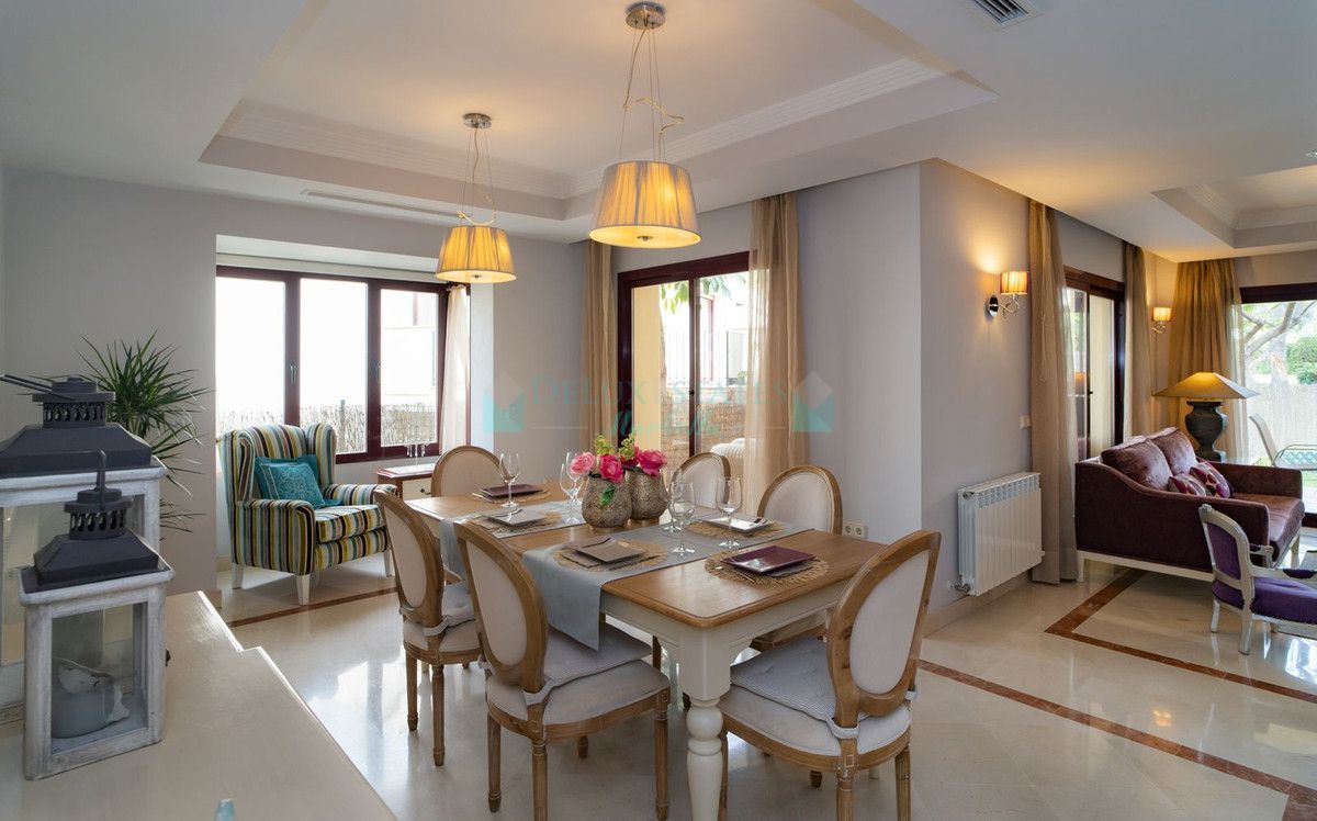 Town House for sale in Nueva Andalucia