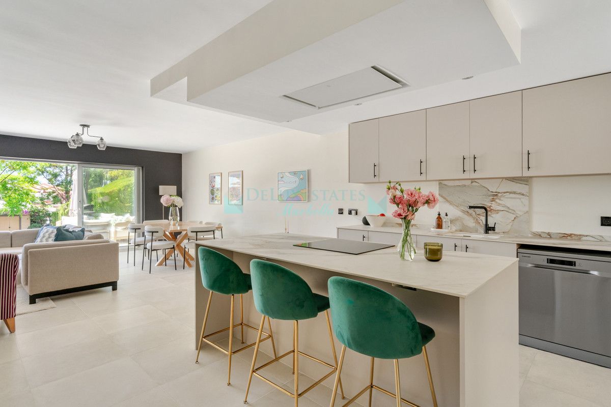 Town House for sale in Estepona