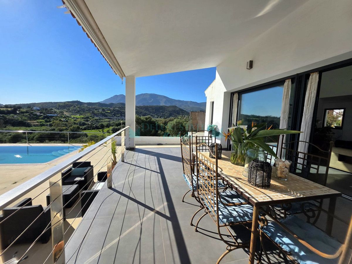 Villa for sale in Estepona