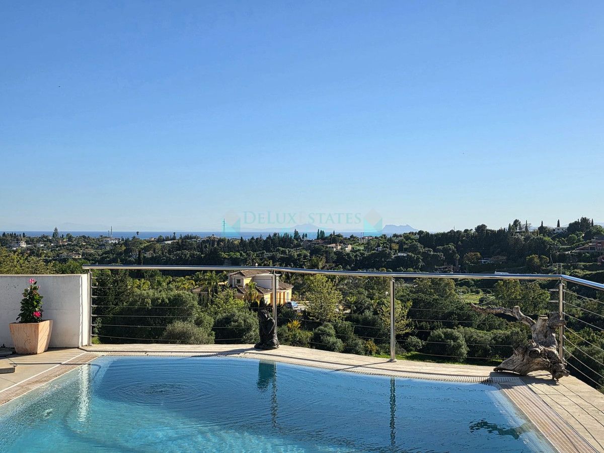 Villa for sale in Estepona