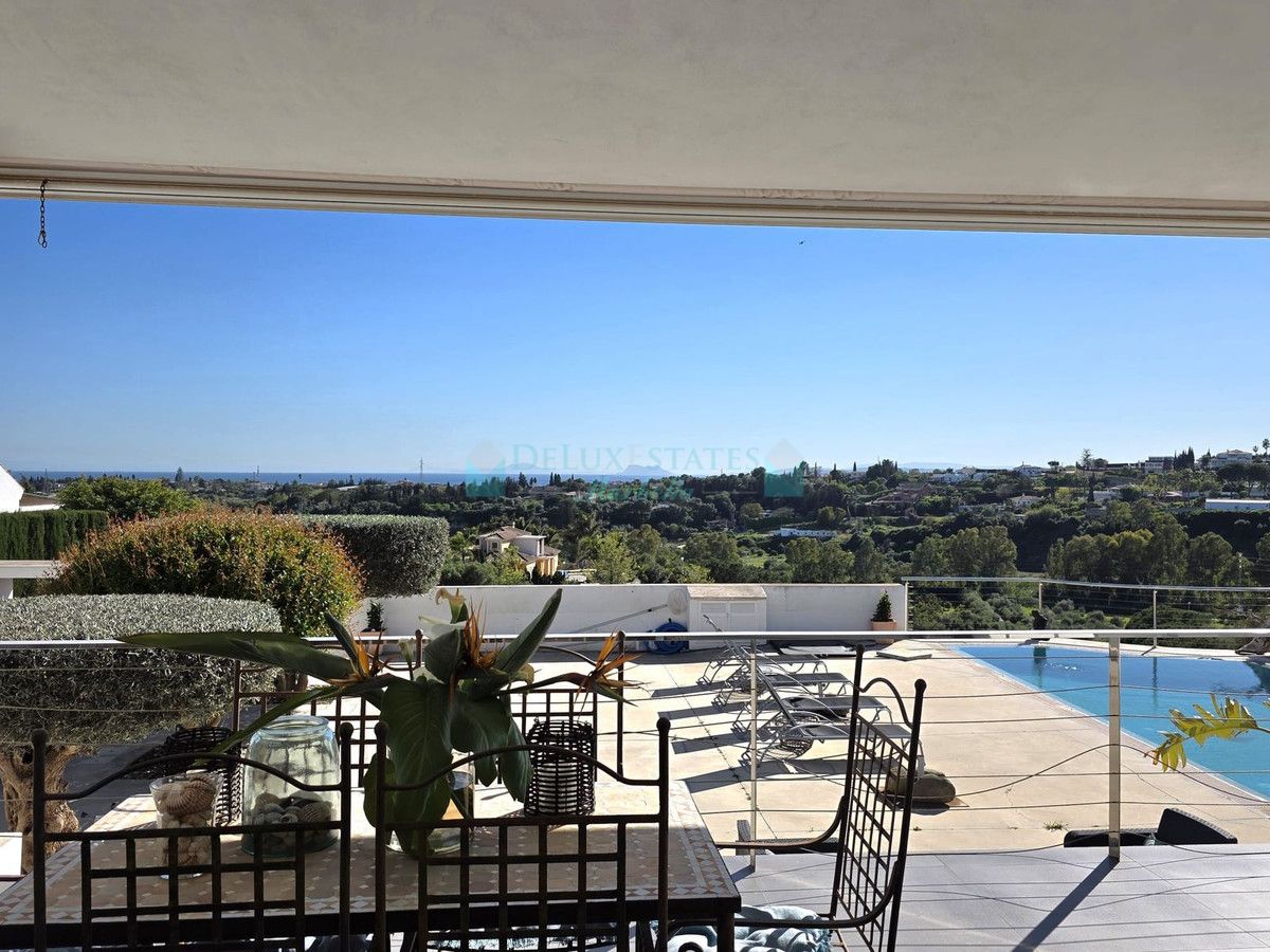 Villa for sale in Estepona