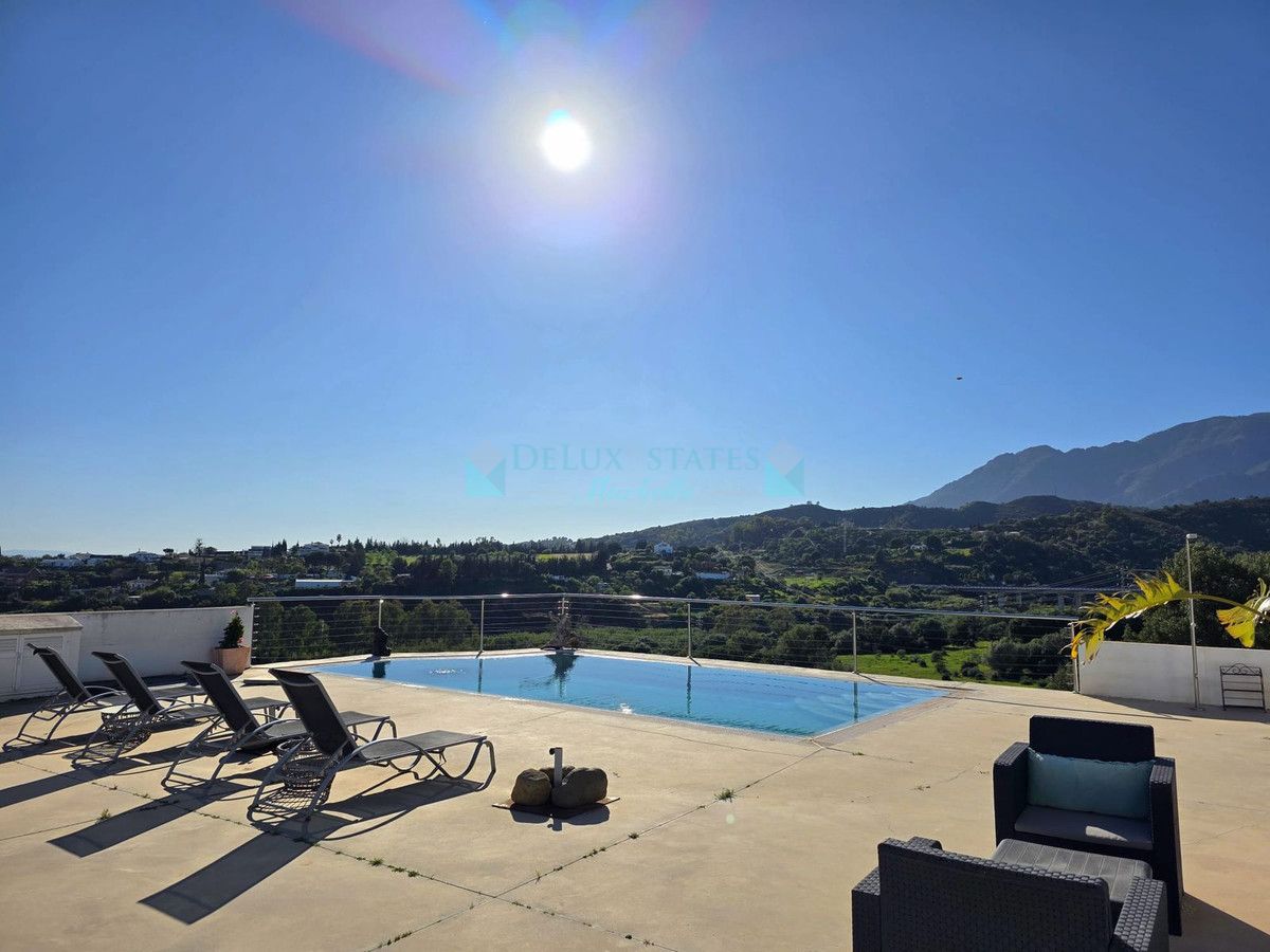 Villa for sale in Estepona