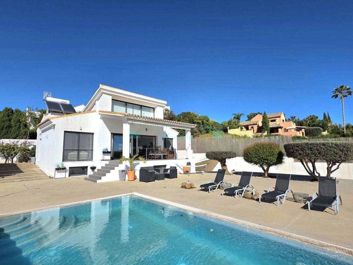 Villa for sale in Estepona