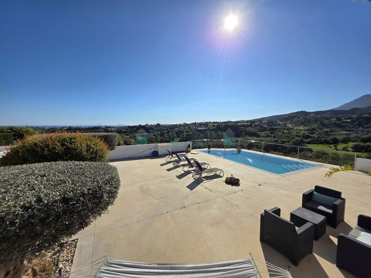 Villa for sale in Estepona