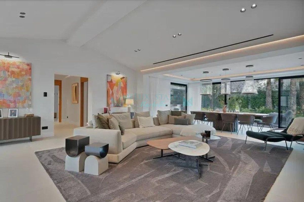 Villa for sale in Marbella - Puerto Banus