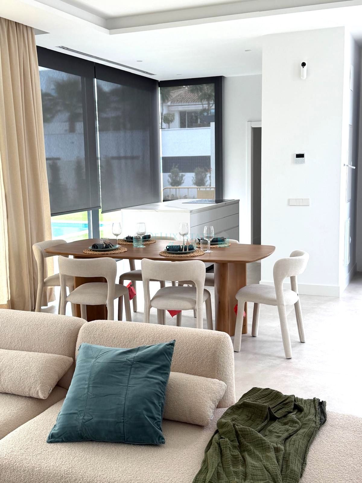 Villa for sale in Atalaya, Estepona