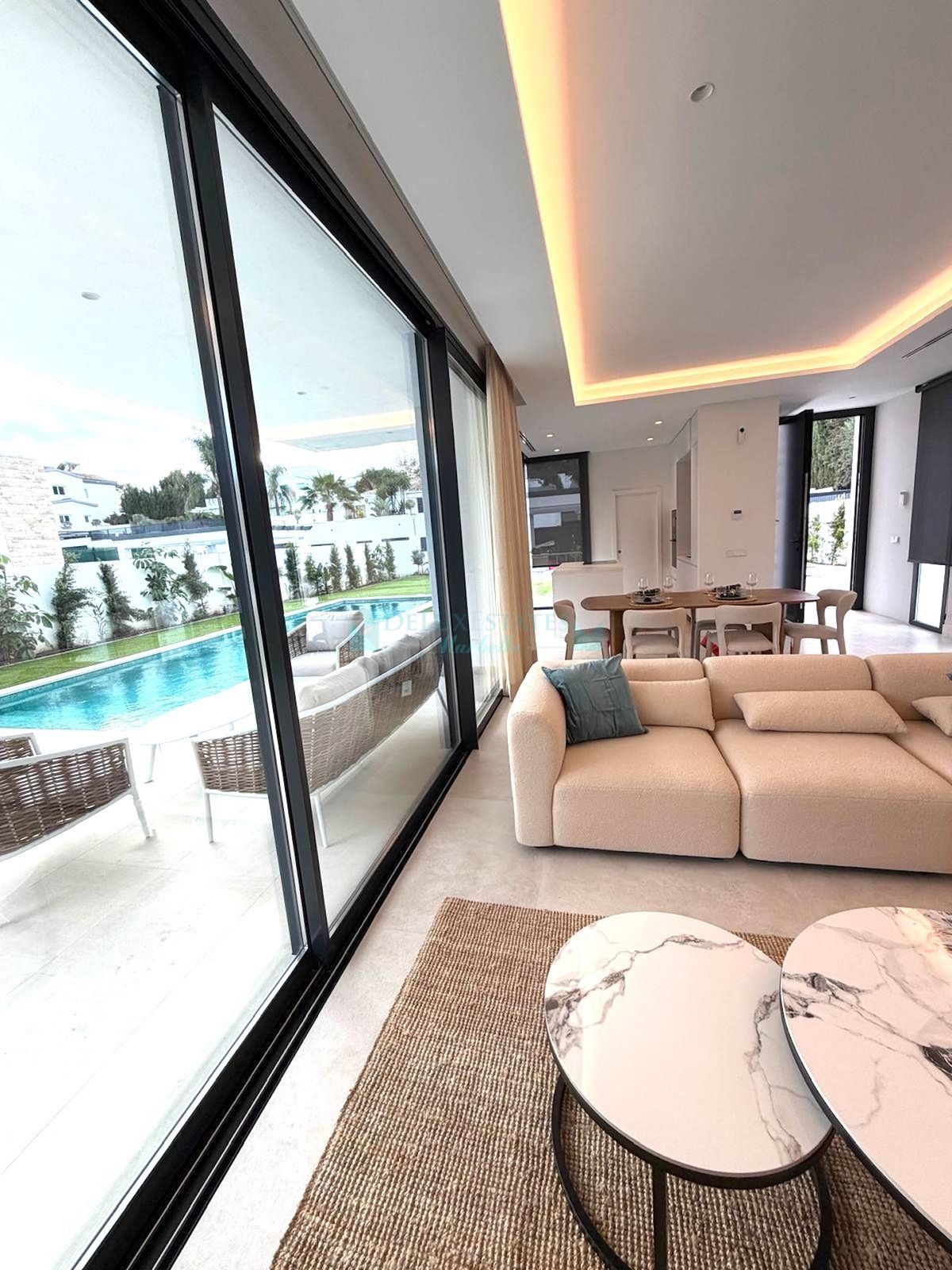 Villa for sale in Atalaya, Estepona