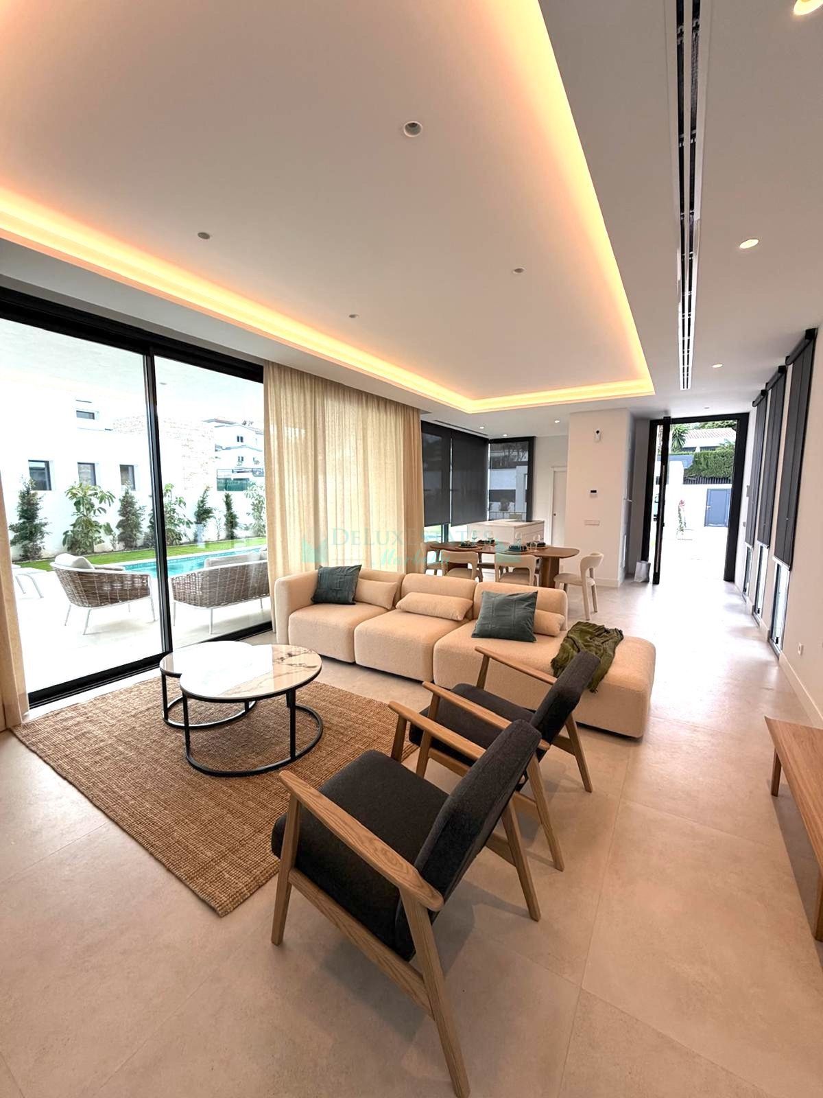 Villa for sale in Atalaya, Estepona