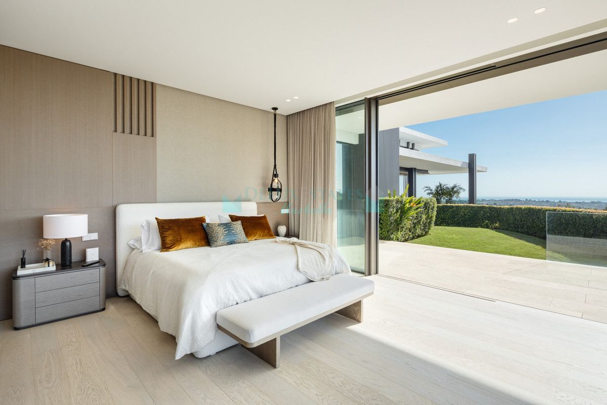 Villa for sale in La Quinta, Benahavis