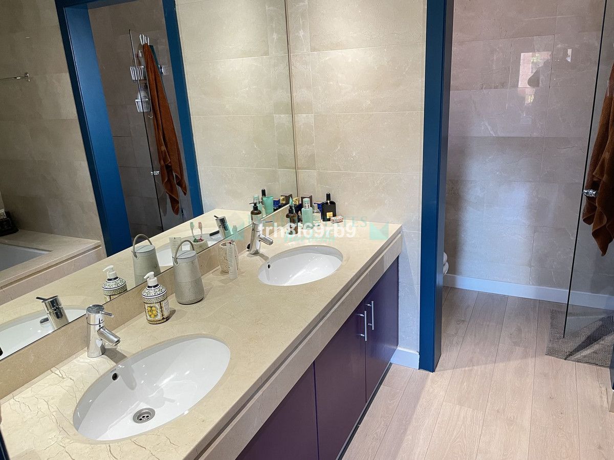 Apartment for sale in Bel Air, Estepona