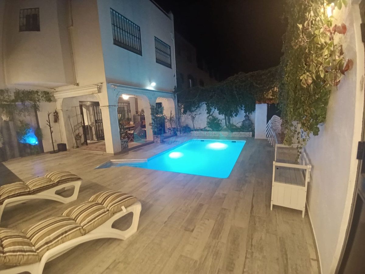 Town House for sale in Estepona