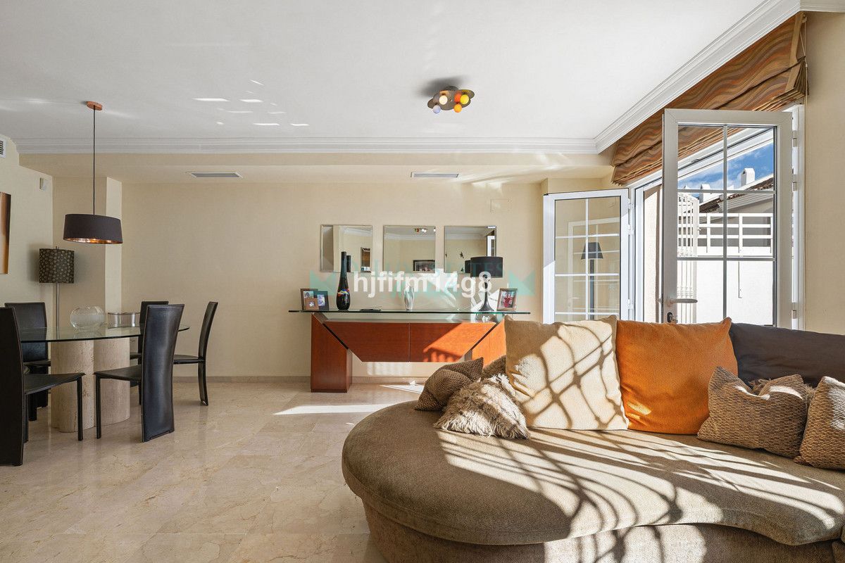 Town House for sale in Nueva Andalucia