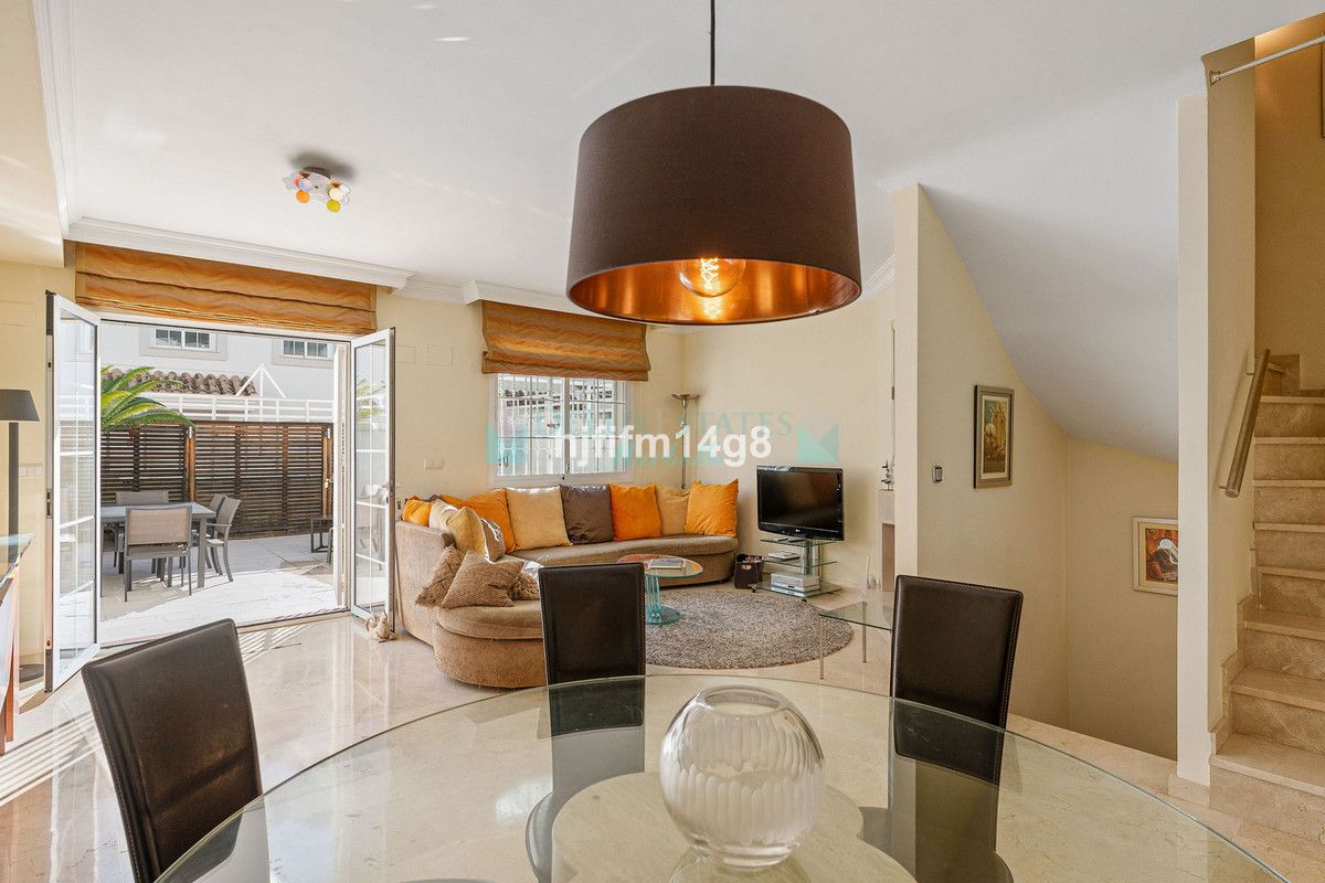 Town House for sale in Nueva Andalucia