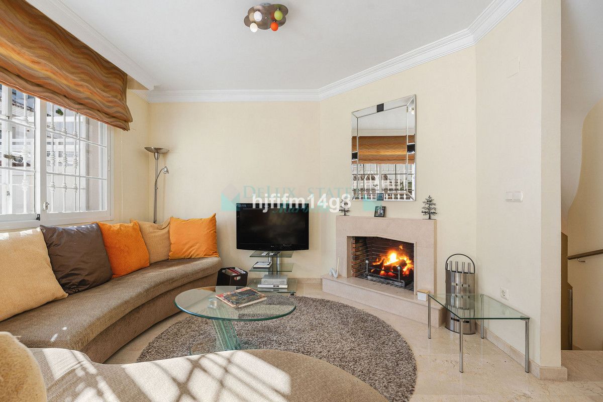 Town House for sale in Nueva Andalucia