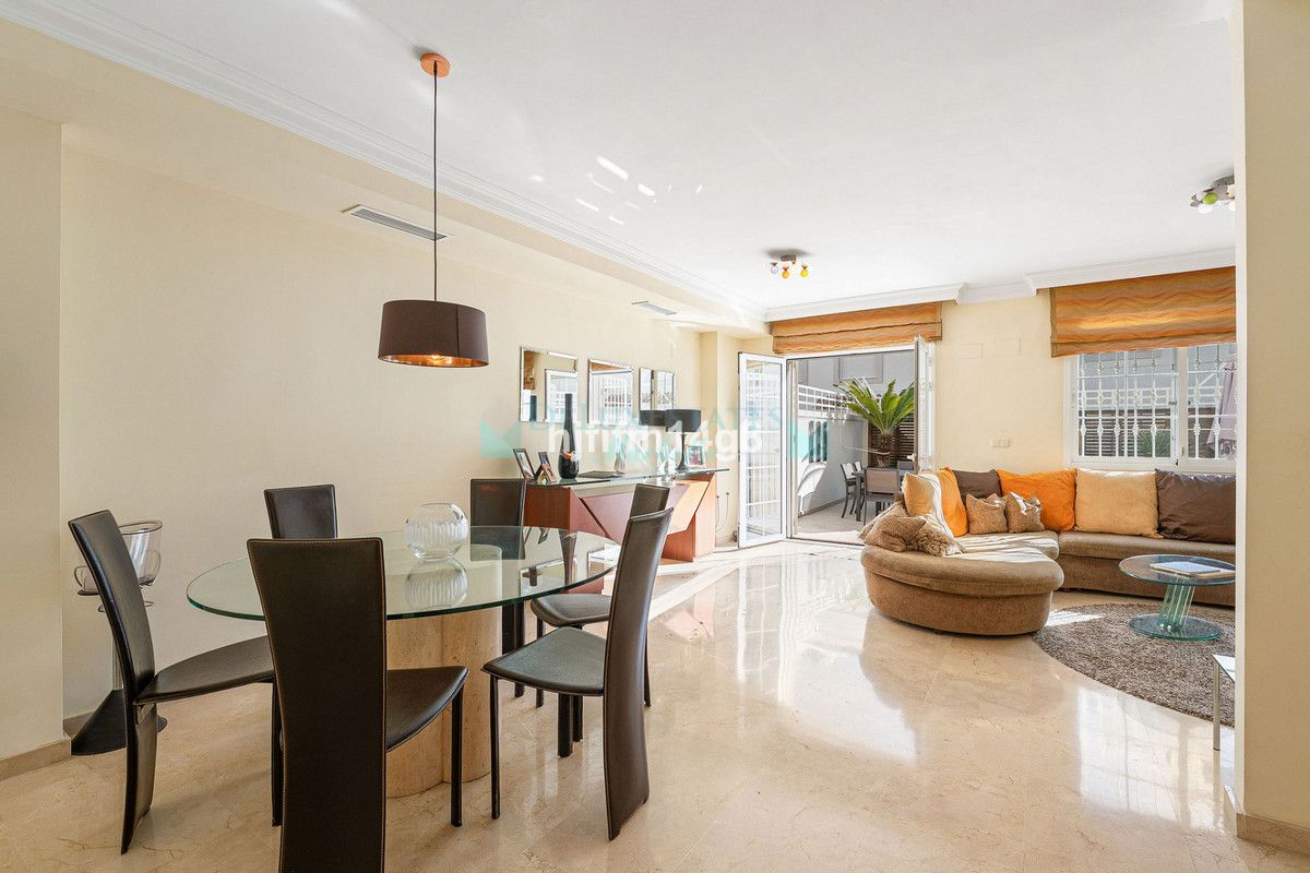 Town House for sale in Nueva Andalucia