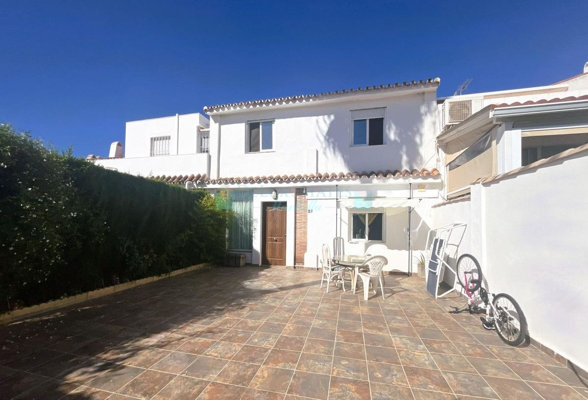 Villa Pareada en venta en Estepona