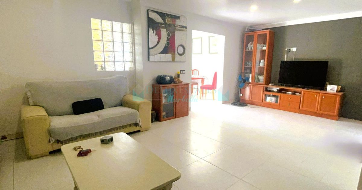 Villa Pareada en venta en Estepona