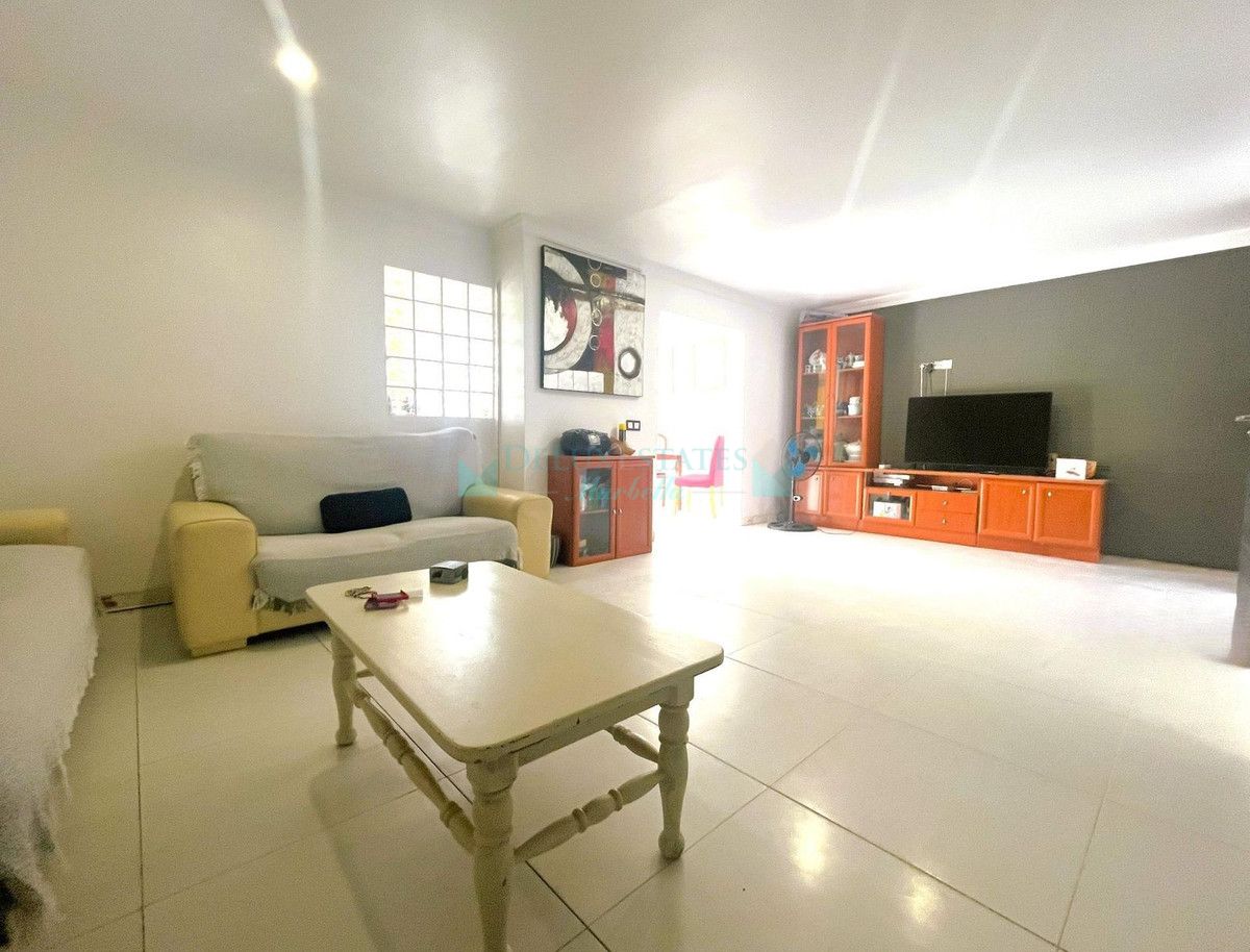 Villa Pareada en venta en Estepona