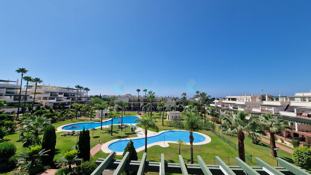 Penthouse for sale in Nueva Andalucia