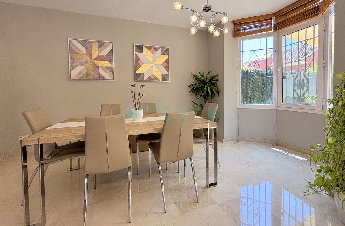 Town House for sale in Estepona